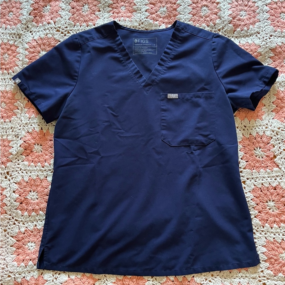 FIGS Women’s Catarina One-Pocket Scrub Top- Navy/M